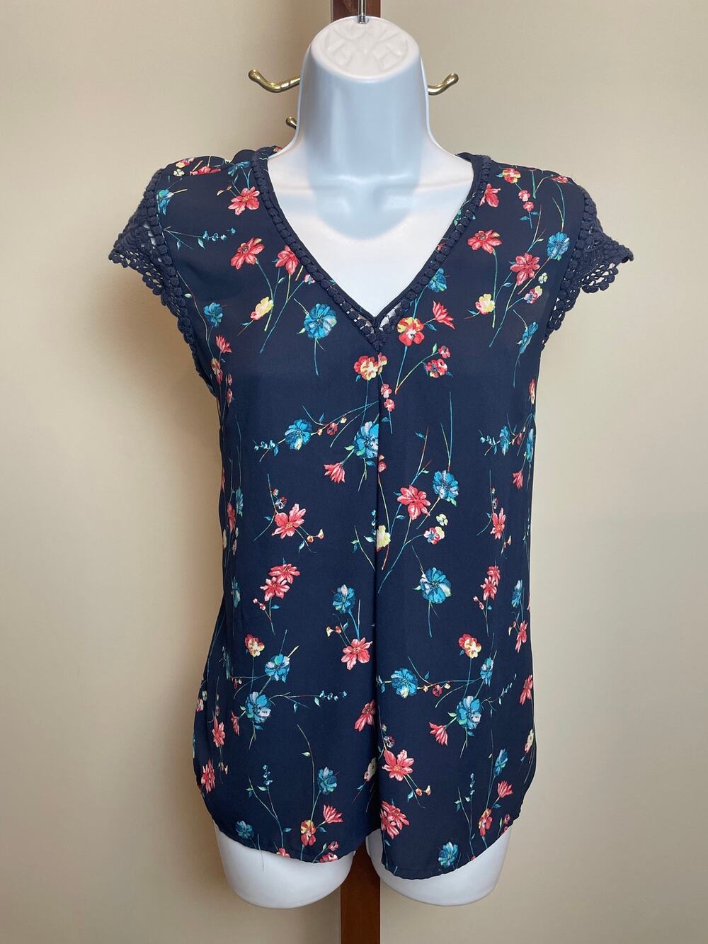 Daniel Rainn Top Navy Floral Chiffon Lace Trim Flutter Sleeves Size M